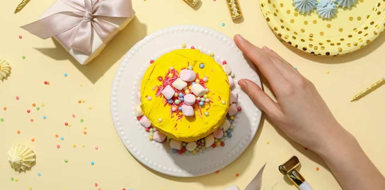 A Slice of Warmth: Unwrapping the Magic of Winter through Cake Gifting