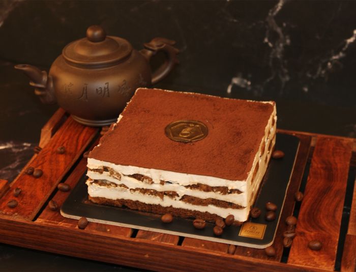 Satisfy your sweet tooth with Zoroy fresh cakes and convey your wishes or greetings from wherever you are