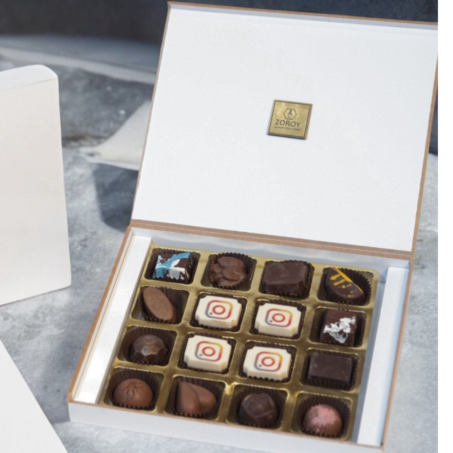 ZOROY Personalised Customised Photo Printed Wooden Chocolate Gift Box of 16 - Corporate Gifts with Company Name, Brand Logo printed on Chocolates and Personalised Message Card