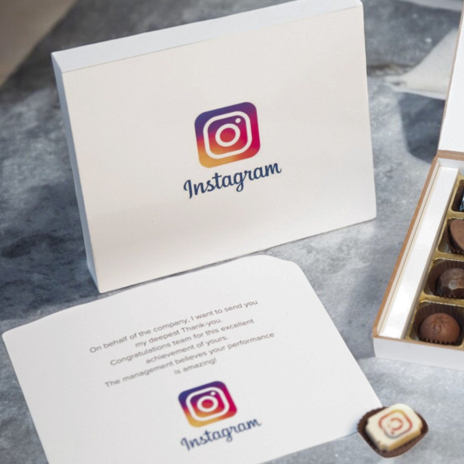 ZOROY Personalised Customised Photo Printed Wooden Chocolate Gift Box of 16 - Corporate Gifts with Company Name, Brand Logo printed on Chocolates and Personalised Message Card