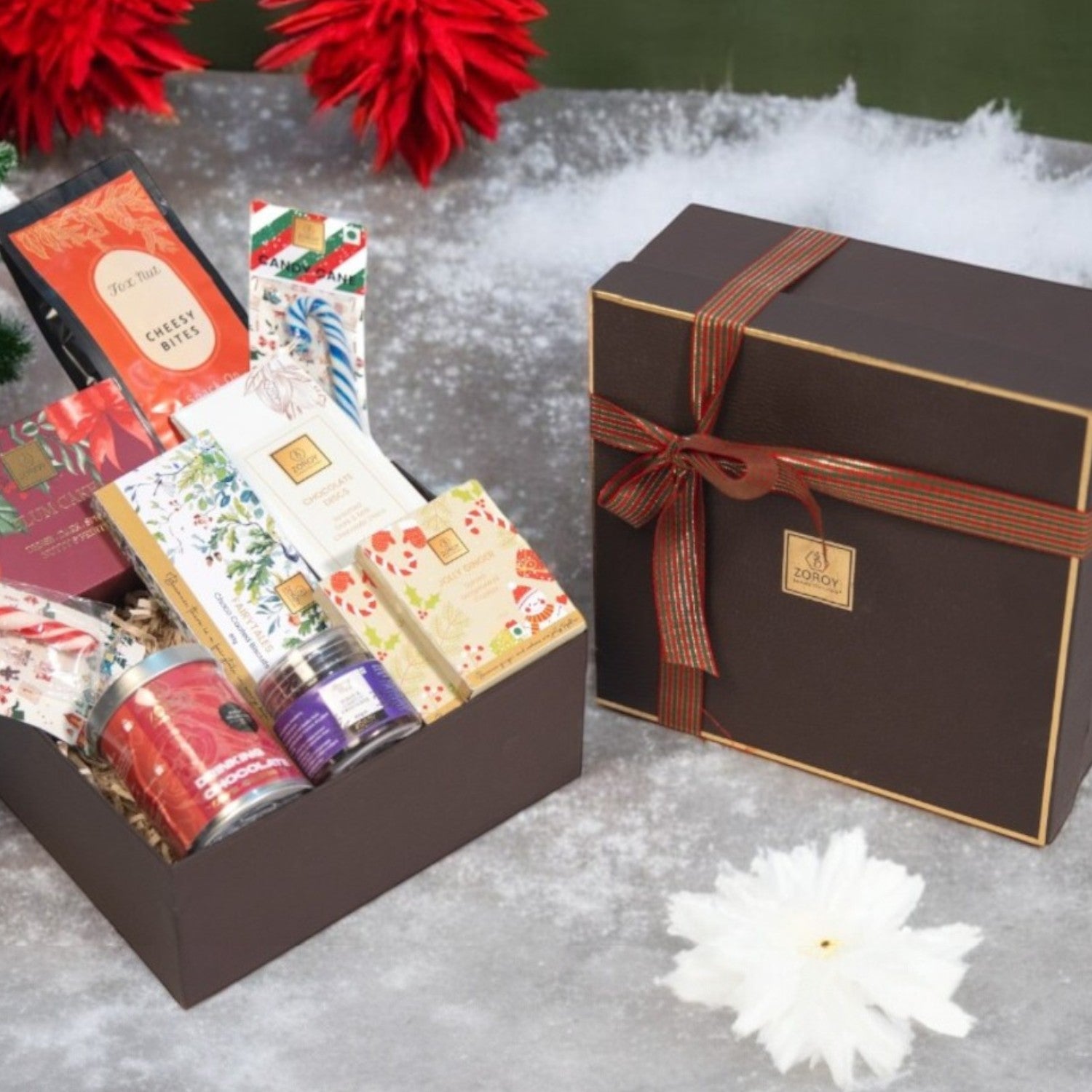 ZOROY SEASONAL ELEGANT TREATS HAMPER | Plum cake | gingerbread cookies | candy canes | berries | drinking chocolate | snacks |Chocolates | Ideal for Holiday Christmas New Year and Corporate Gifts