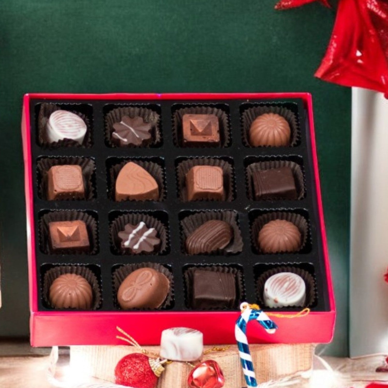 ZOROY Luxury Chocolate Christmas Special Box of 16 with Assorted Chocolates For Corporate Wedding New Year Celebration Festive Xmas Surprise Family Kids Clint Online Chocolate Combo Box