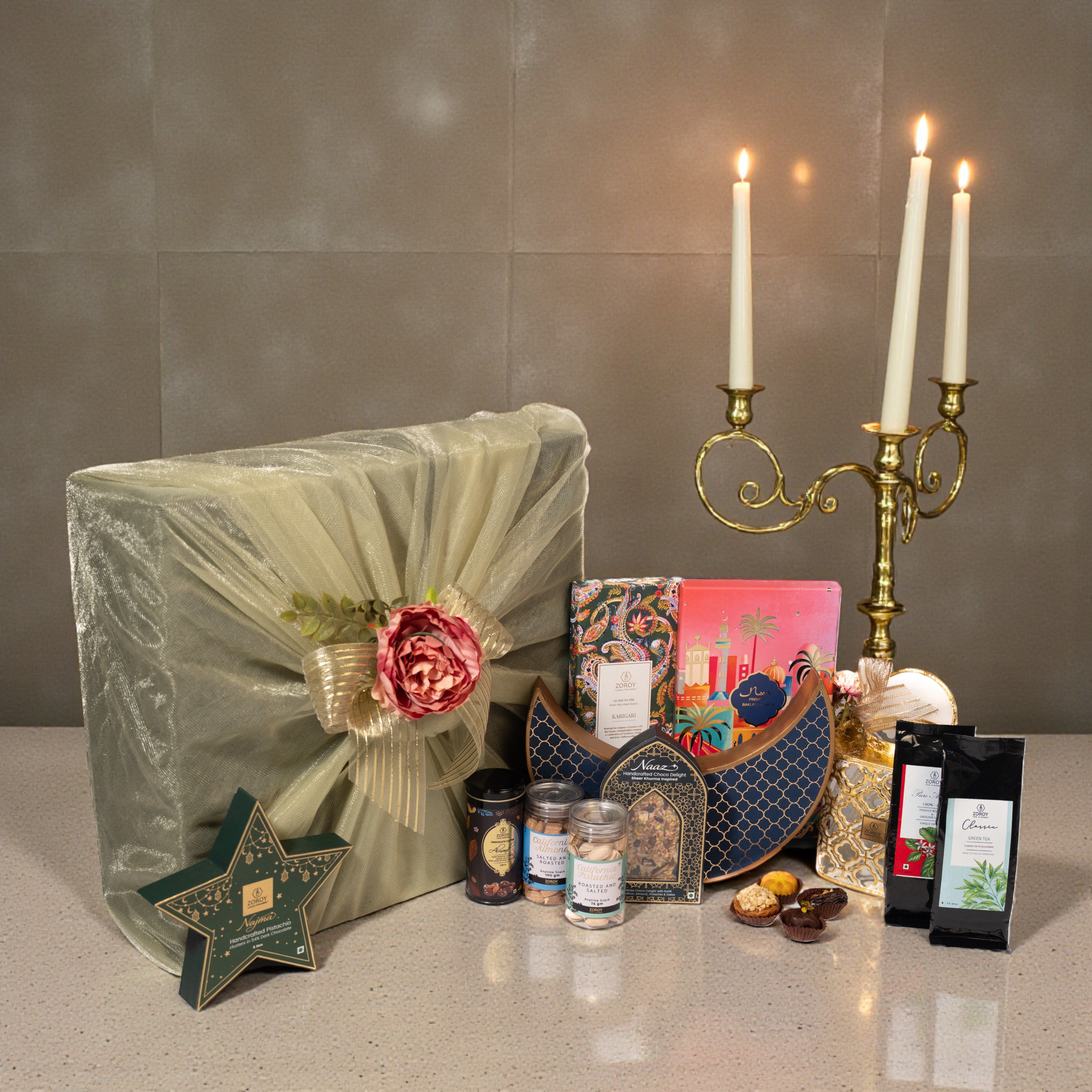 ZOROY Bahaar Luxury Eid & Ramadan Hamper – Mamouls, Chocolates, Baklava, Dates, Nuts, Lantern & Tea