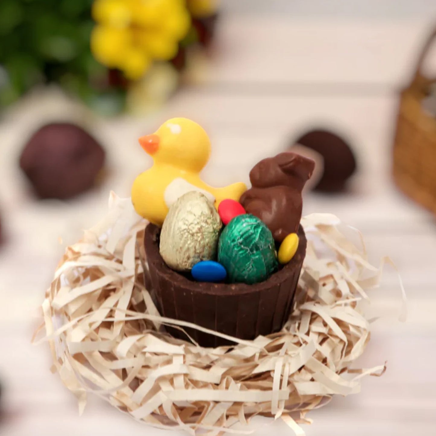ZOROY Luxury Easter Palm Hamper Gift Basket | Mini Choco Eggs, Bunnies, Ducks, Cream Eggs & Choco Nest | Festive Easter Treats for Kids & Adults | Premium Chocolate Holiday Gift Treats & Goodies