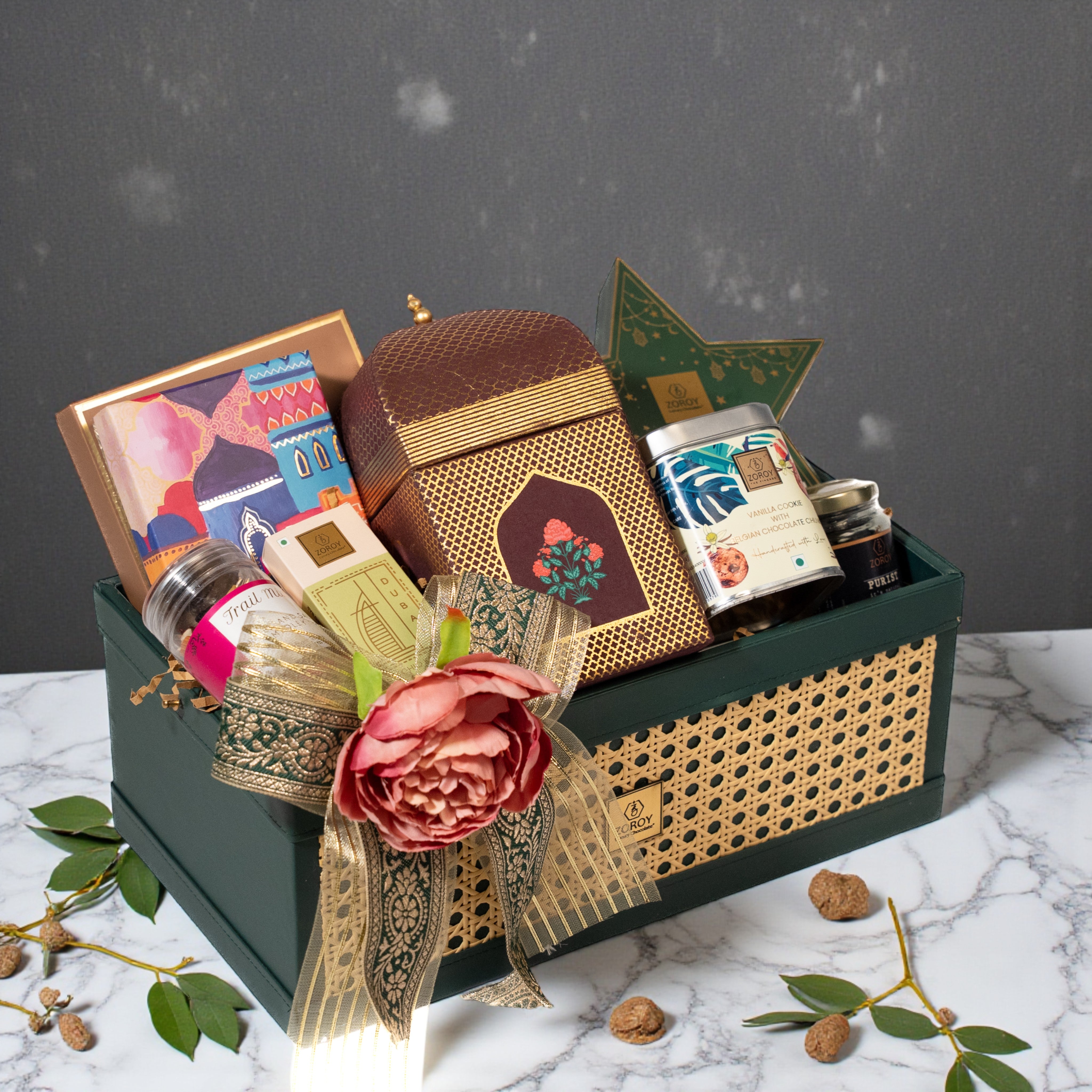 ZOROY Eid & Ramadan Gift Basket – Mehar Minar Box, Noor Baklawa, Chocolate, Cookies, Honey & Nuts