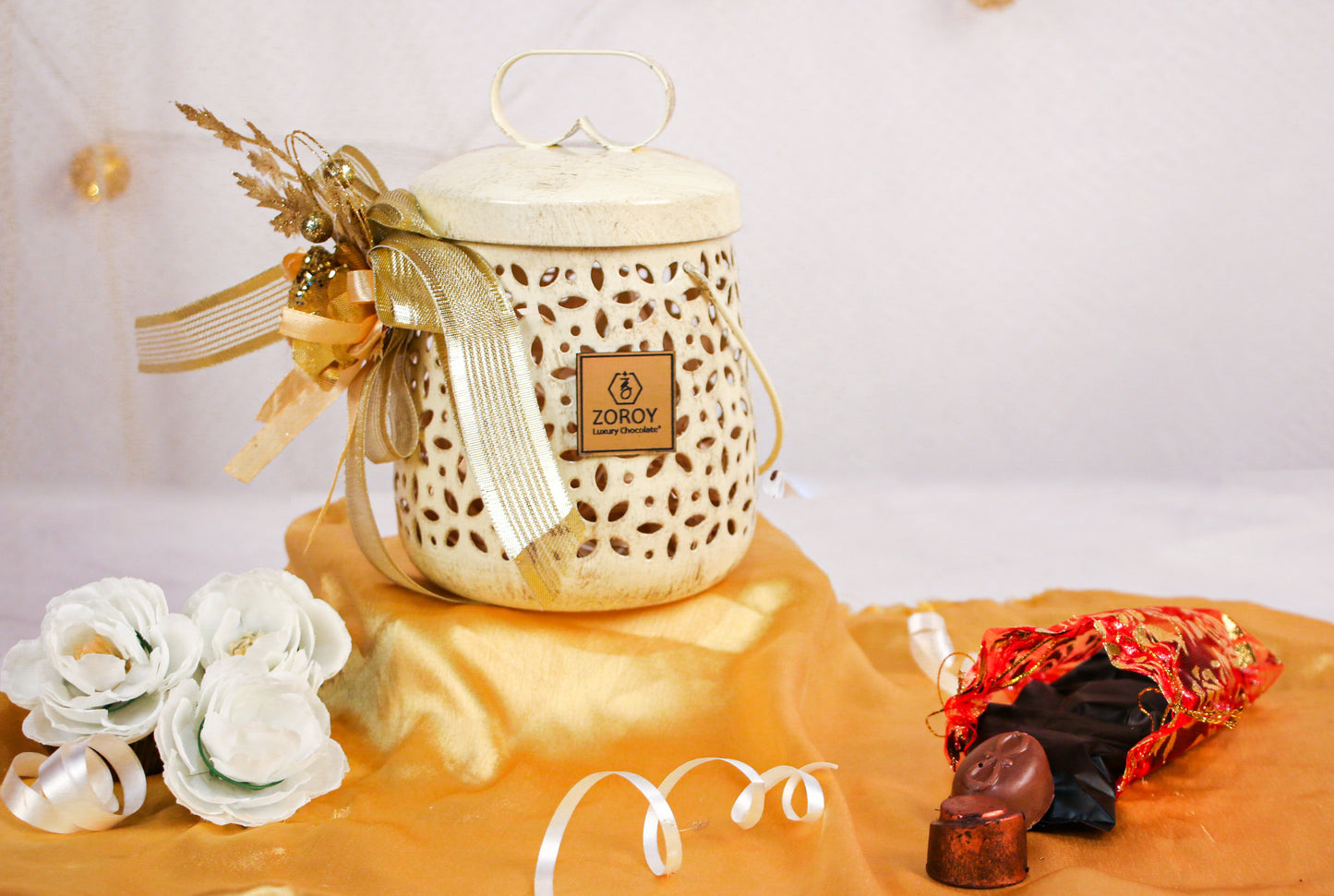 ZOROY Reusable Metal Lantern with 12 chocolates - 132 Gms