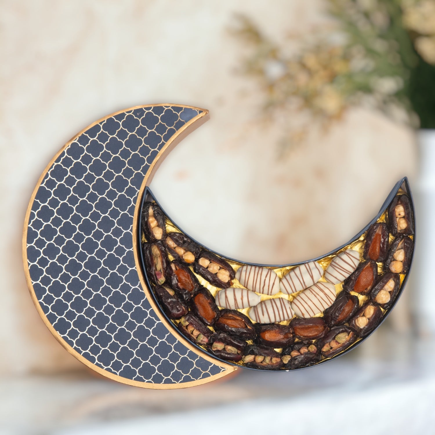 ZOROY Bahaar Luxury Eid & Ramadan Hamper – Mamouls, Chocolates, Baklava, Dates, Nuts, Lantern & Tea