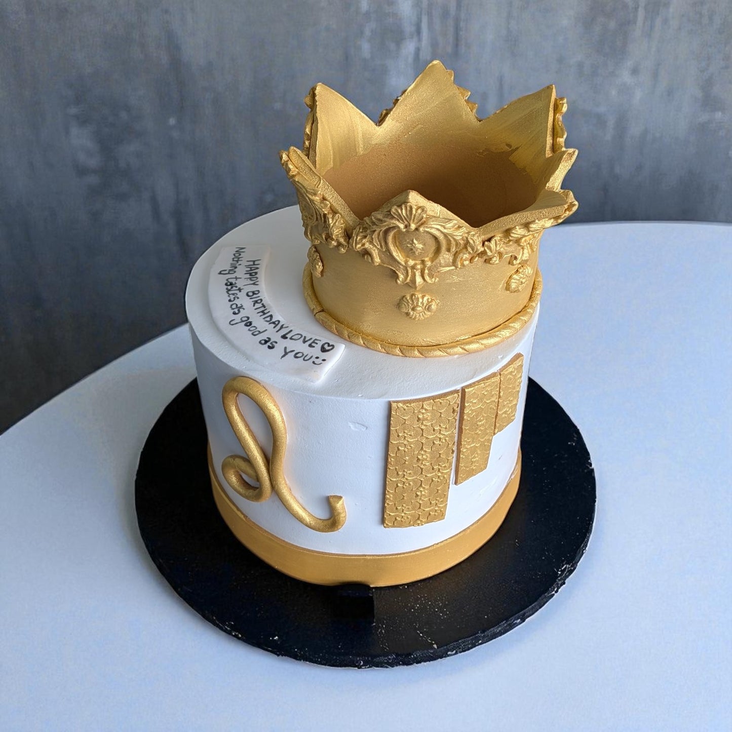 "Starsign- LEO cake "