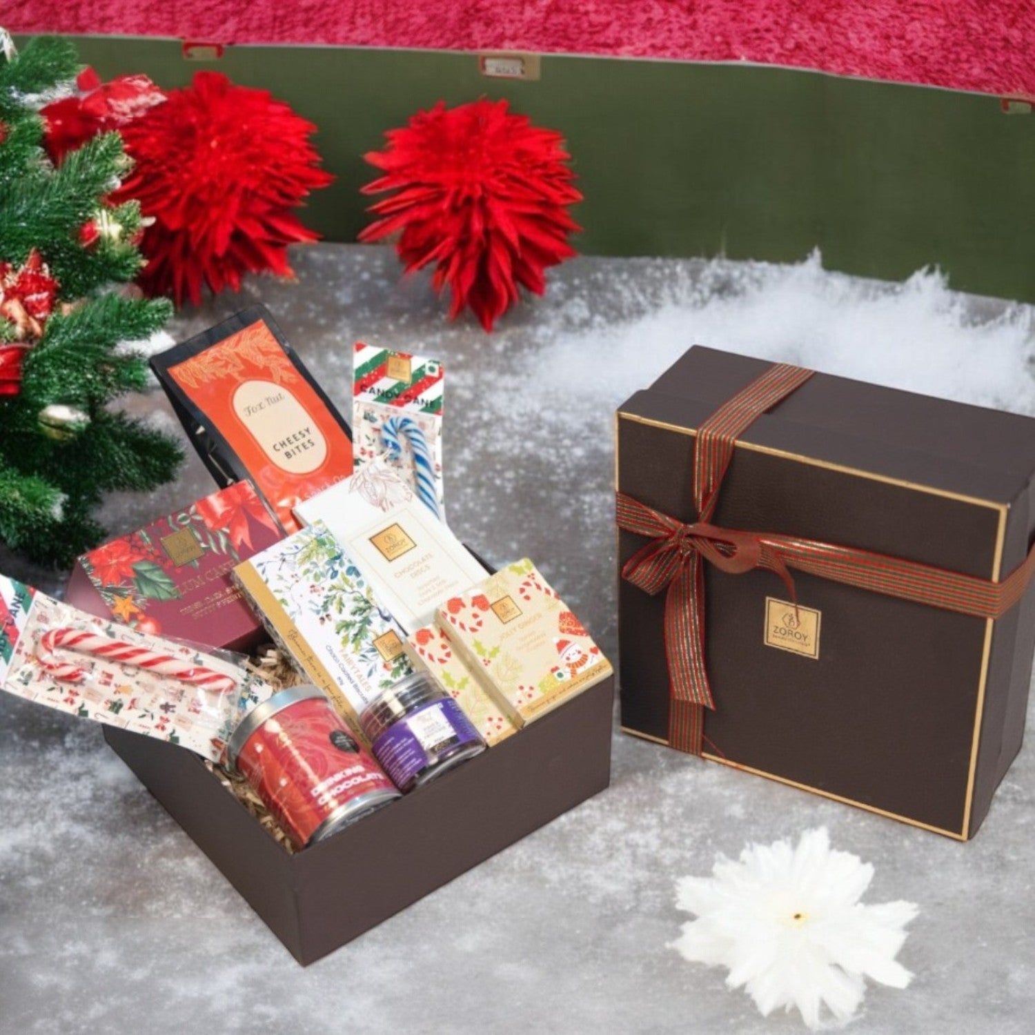 ZOROY SEASONAL ELEGANT TREATS HAMPER | Plum cake | gingerbread cookies | candy canes | berries | drinking chocolate | snacks |Chocolates | Ideal for Holiday Christmas New Year and Corporate Gifts