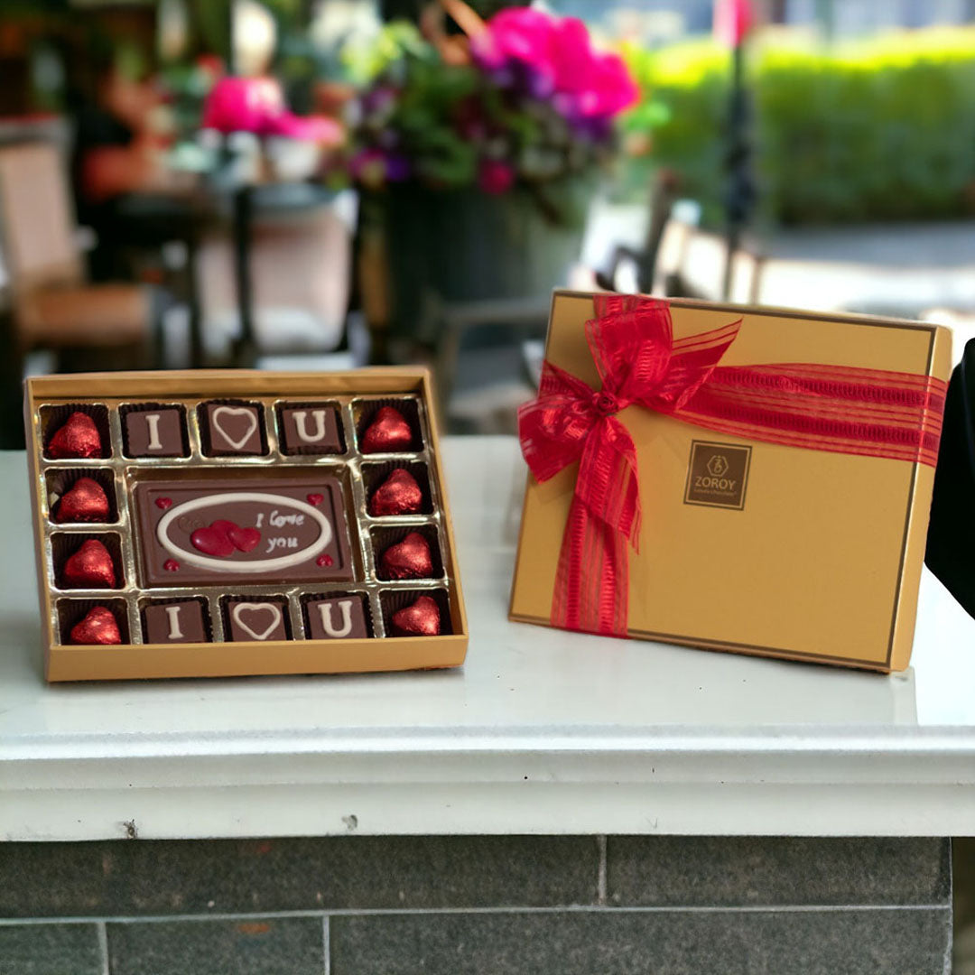 ZOROY Box with 8 milk chocolate hearts, "I Love You "chocolates and "I love you" Bar