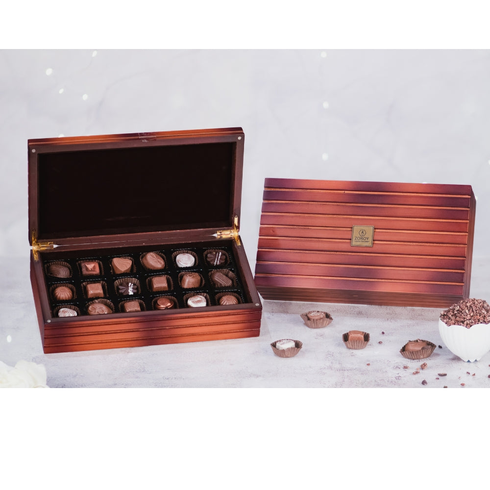 ZOROY Wooden Navigation Gift Box with 18 Assorted Milk & Dark Chocolates - 110 Gms