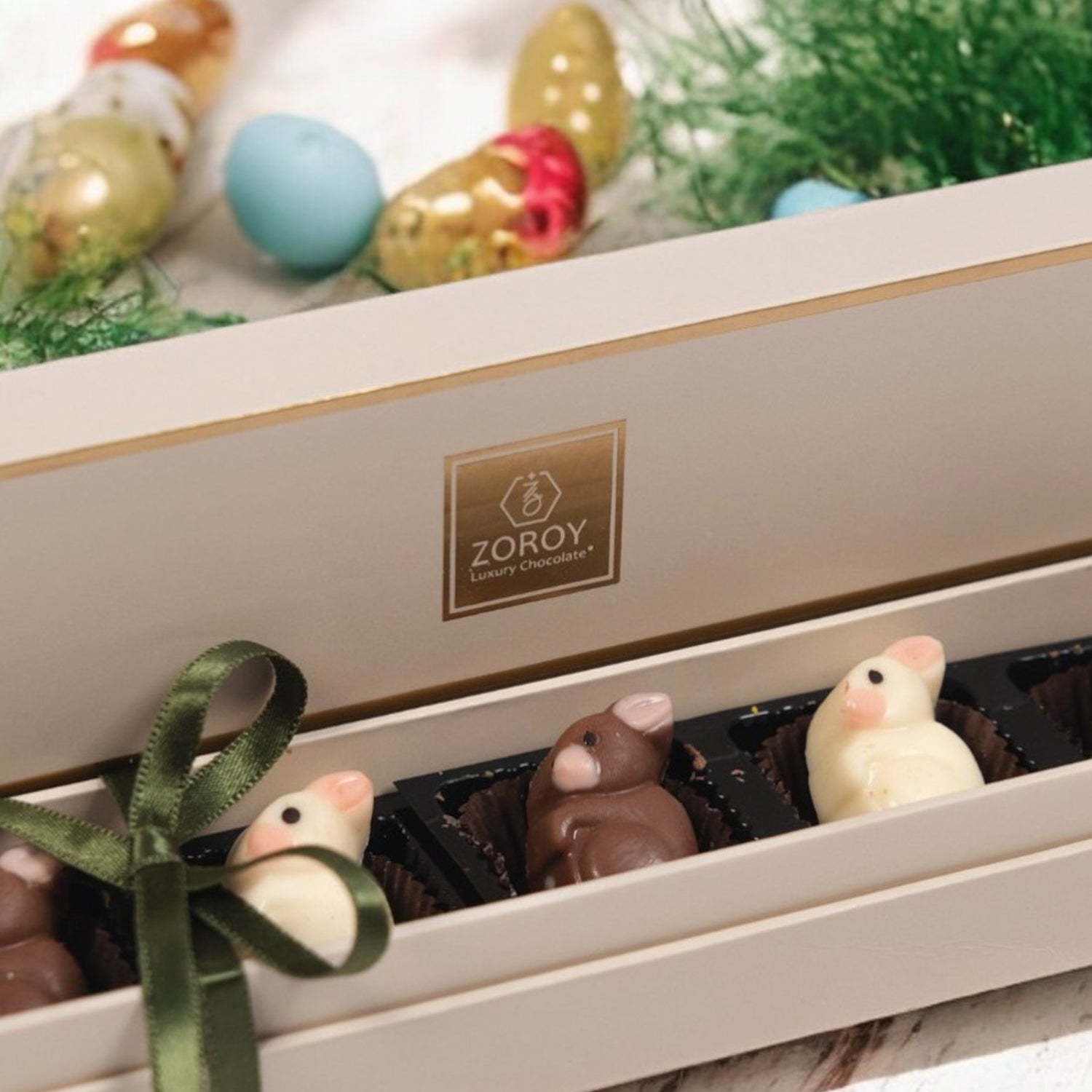 ZOROY Luxury Chocolate Box | Pack of 5 Milk & White Choco Bunnies | Easter Chocolate Gift | Festive Treats for Kids & Adults | Easter Basket Filler, Party Favors, Egg Hunt Goodies & Holiday Gifting
