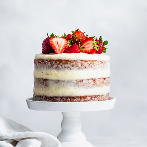 ZOROY Fresh Strawberry cream cake eggless
