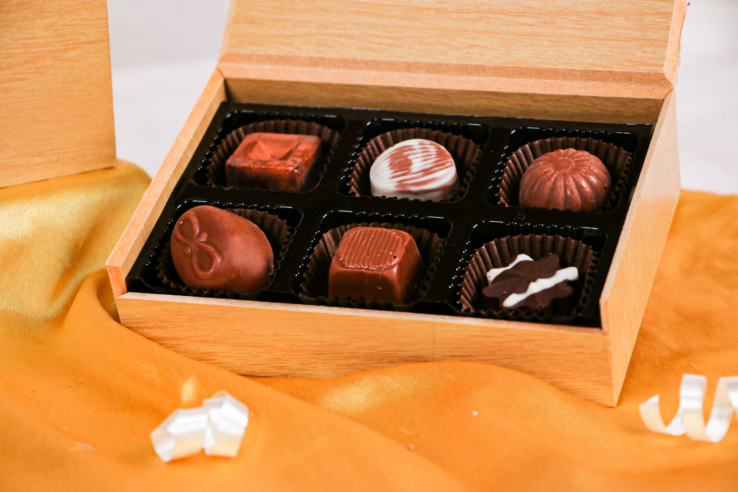 ZOROY Happy Diwali Wooden Box of 6 Assorted Delite Chocolate - 66 Gms
