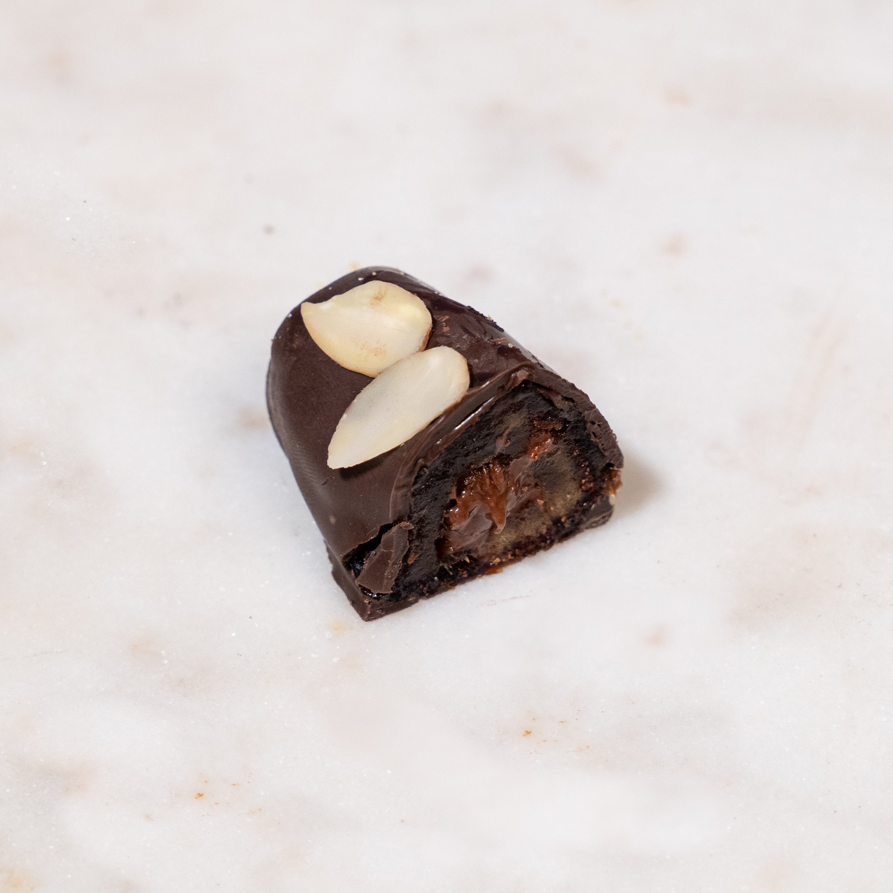 ZOROY 9 Medjool Dates Gift Box – 73% Dark Chocolate Stuffed Gourmet Assorted Dates for Eid & Ramadan