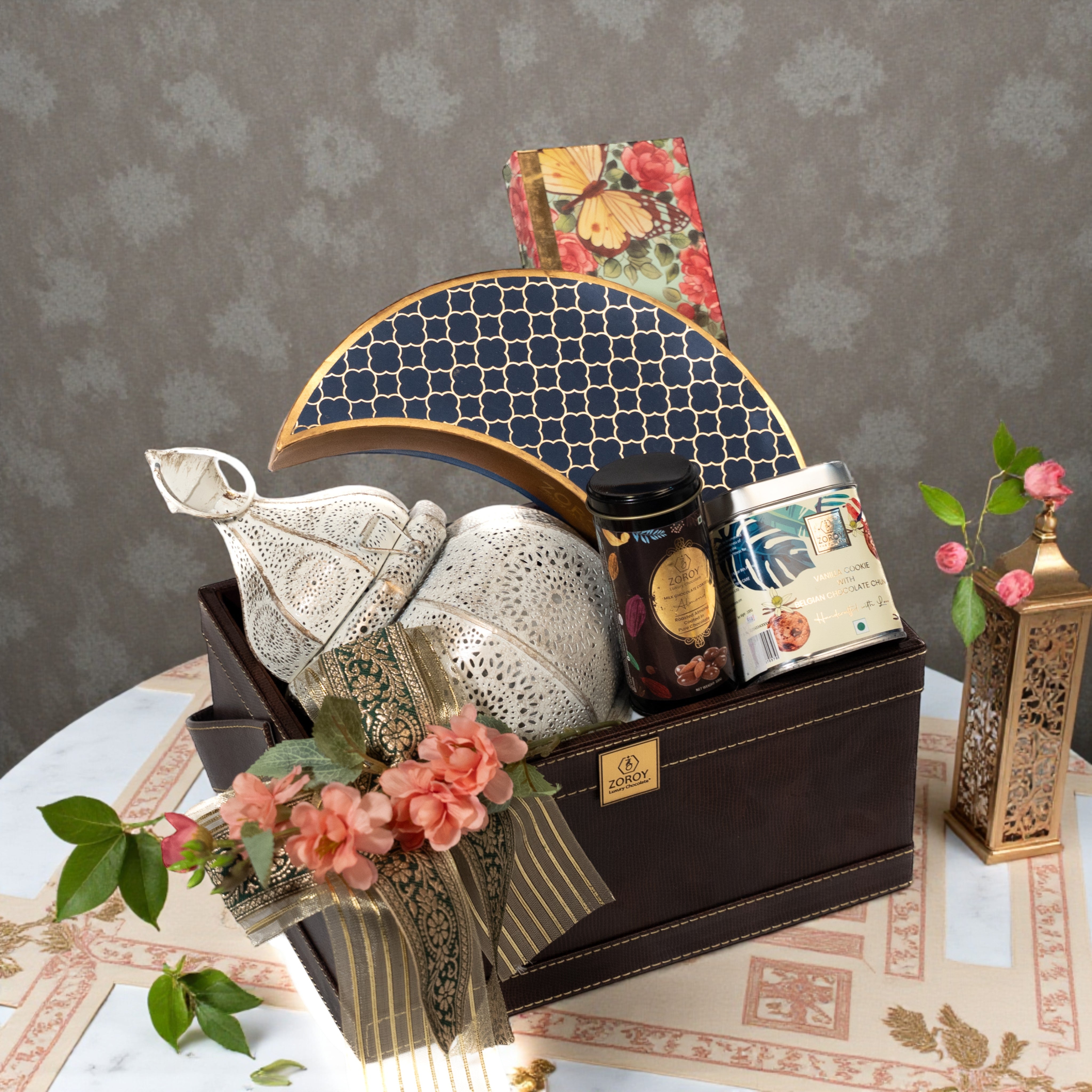 ZOROY Club Hamper Large For Eid | Box with Assorted Dry Fruit Filled Dates |Filled With Roasted Pistachio, peeled orange wholes,Roasted hazelnuts and chocolate coated almond stuffed dates | Khajur dry fruit |Natural Sweetener