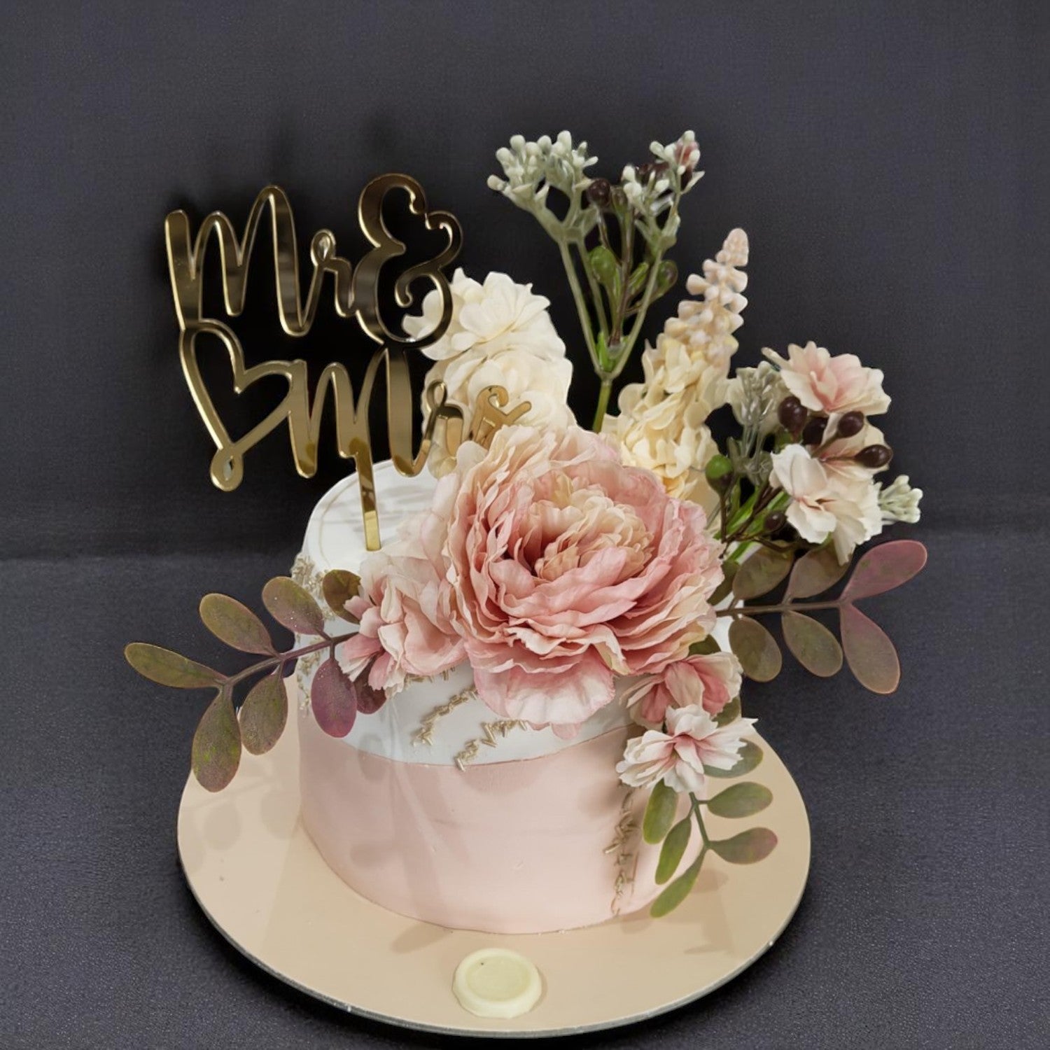 ZOROY Mrs & Mr Luxe Floral Theme Anniversary Wedding Cake