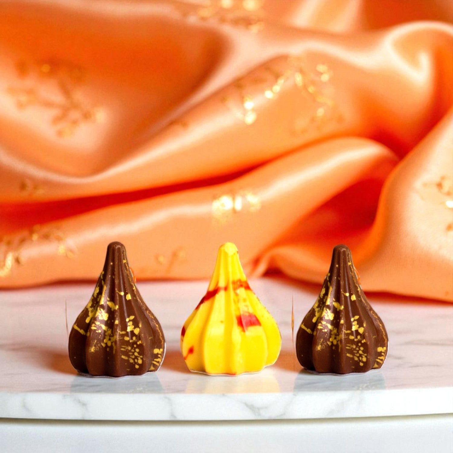ZOROY Shubh Aarambh Choco Modak Box of 8  | 4 Saffron Almond Elaichi & 4 Milk Choco Crunch | Festive Gift Pack | Ganesh Chaturthi sweet