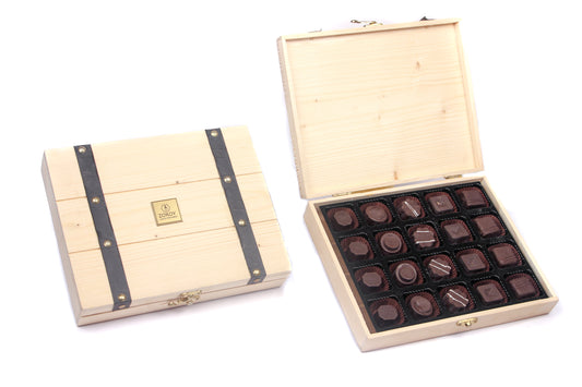 ZOROY Pine Wood Box with 20 Assorted Delite chocolates