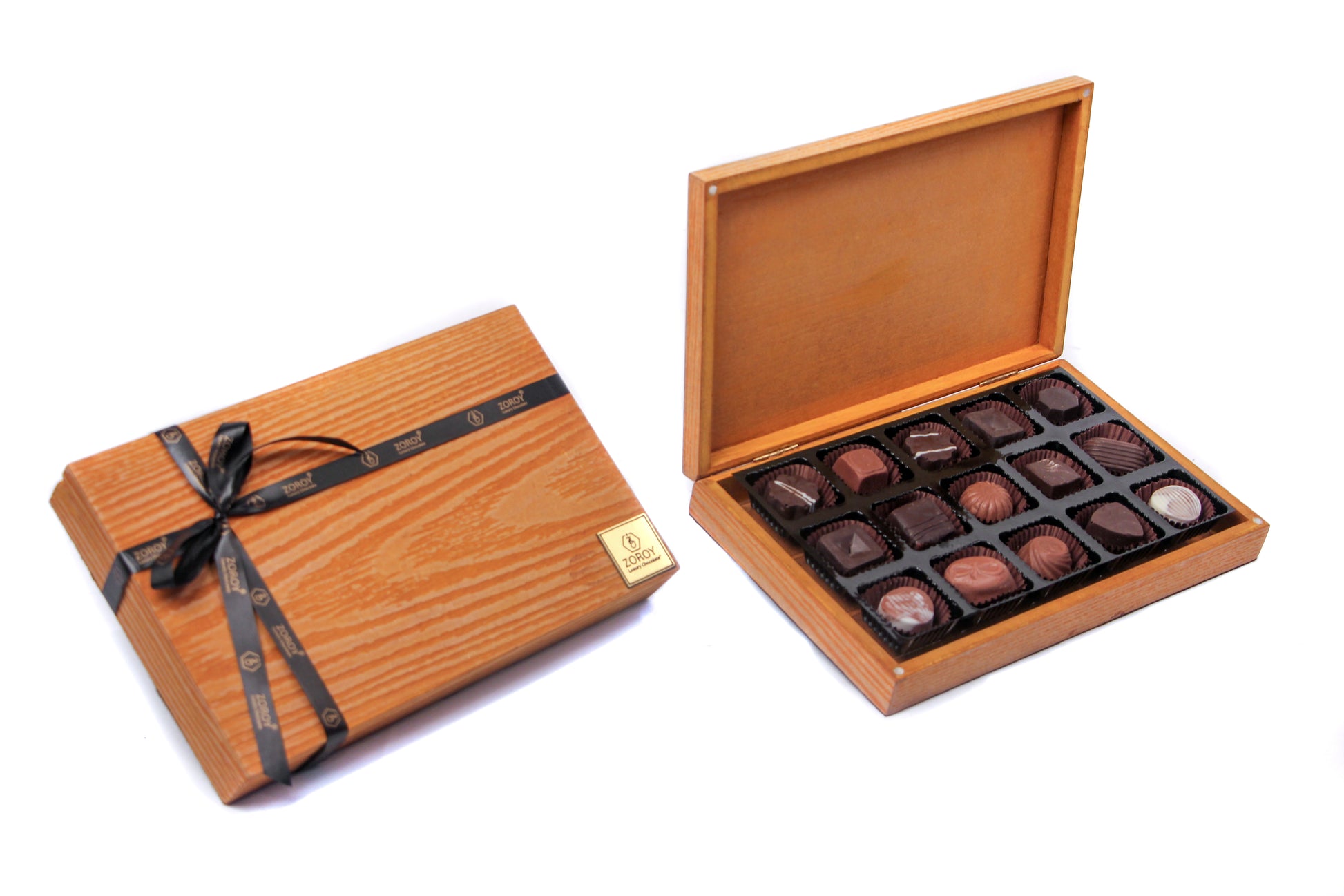 ZOROY Textured Wooden box with 15 assorted chocolates