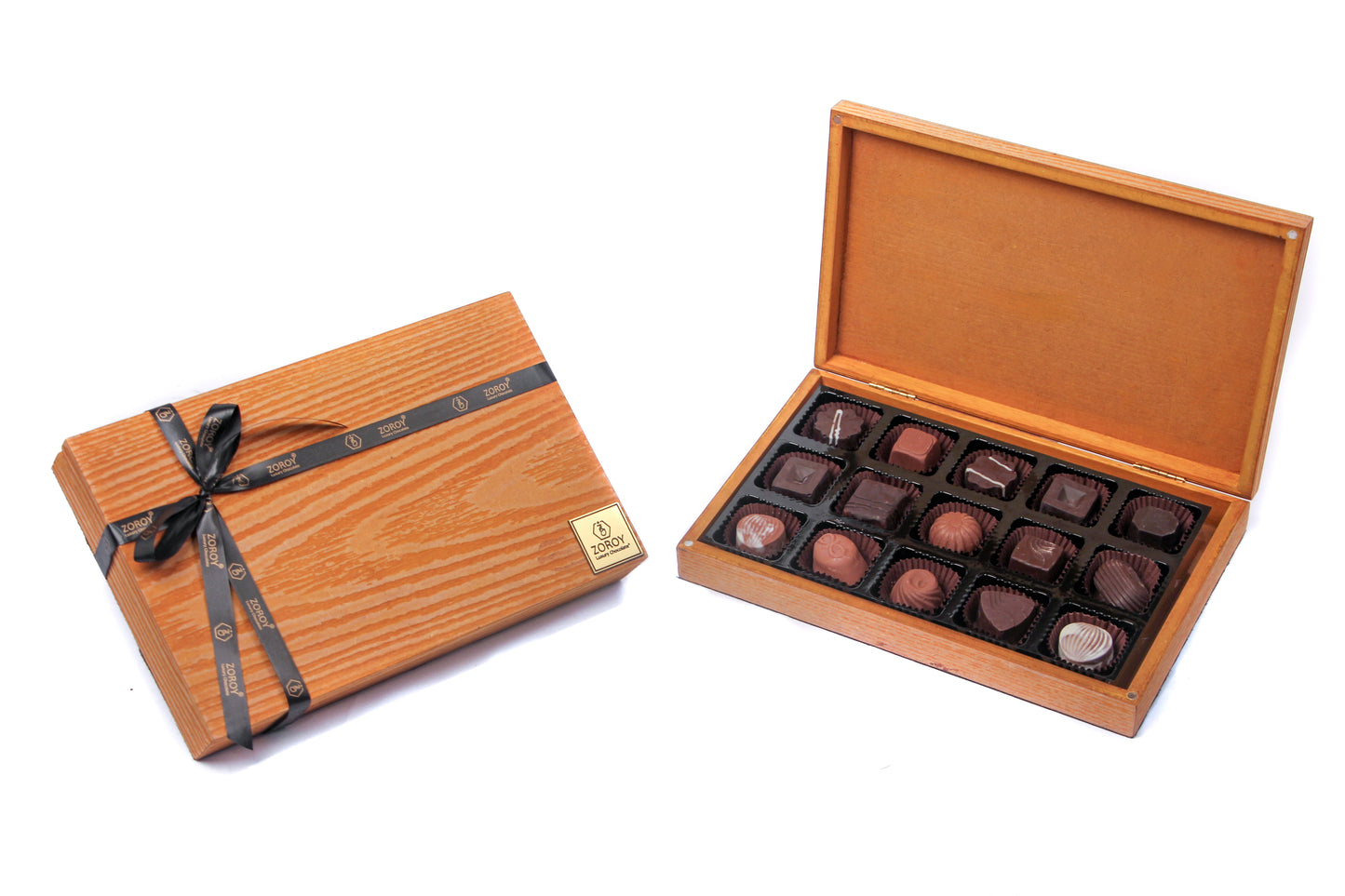 ZOROY Textured Wooden box with 15 assorted chocolates