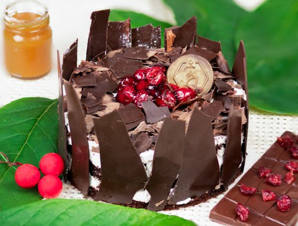 ZOROY Eggless Black Forest Delicacy Cake